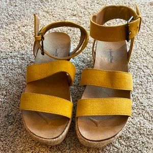 Women's Universal Thread Size 6 Sandal